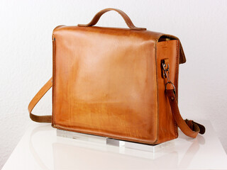 a vintage leather shoulder bag briefcase vintage schoolbag with storage compartments with shoulder...