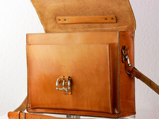 a vintage leather shoulder bag briefcase vintage schoolbag with storage compartments with shoulder...