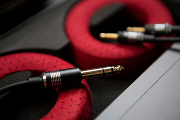 Hifi headphones and cable connectors. Professional high fidelity audio cables and ear cushions for dj headphone