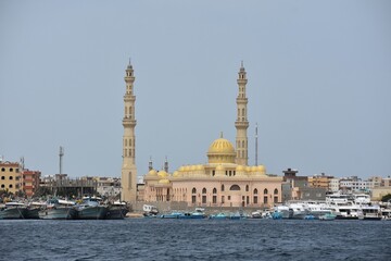 Naklejka premium View of the coastline with the Mosque El Mina Masjid, yachts and buildings, in New Marina in Hurghada, Egypt.
