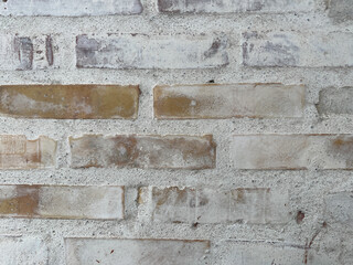 Mauer aus geschlämmten Ziegelsteinen 