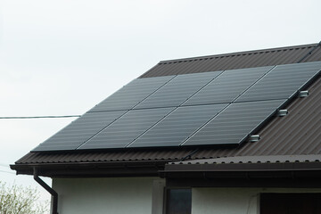 Naklejka premium Solar panels mounted on the house