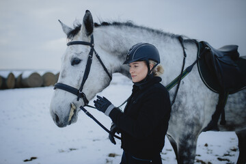 Obrazy na Plexi  Koń na śniegu