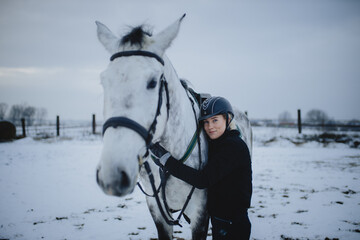 Koń na śniegu