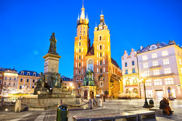 Fototapeta na wymiar St. Mary's Basilica at dusk in Krakow, Poland