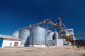 Obraz premium Grain elevator in Ukraine. Russia blocking shipping of wheat, seeds and corn harvest export. World crisis, starvation. Blockade of Ukrainian crops supplies