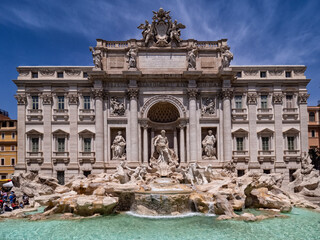 Fototapeta na wymiar Trevi fountain facade in Rome