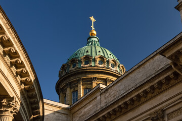 Fototapeta premium Green dome of Kazan Cathedral in St. Petersburg and sky, copy space