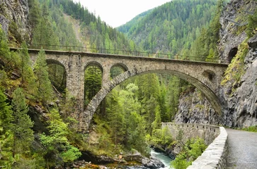 Photo sur Plexiglas Viaduc de Landwasser Viaduct in Davos Monstein. Landwasser river flows through the canyon. hike along the river in the valley to filisur. Old