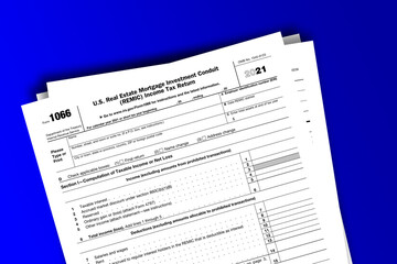 Obraz premium Form 1066 documentation published IRS USA 11.16.2021. American tax document on colored