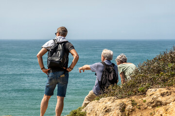 Elder people hiking on cliffs © Mauro Rodrigues
