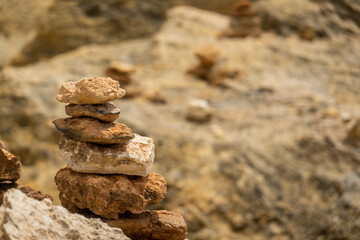 Fototapeta na wymiar Stacked balanced stones on the cliffs