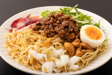 冷やし汁なし坦々麺