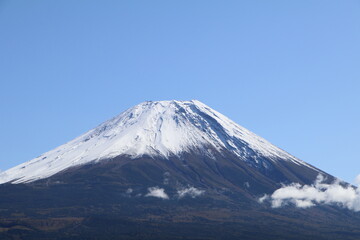 世界遺産の雄大な富士山（日本の象徴）