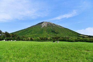 正面から見た大山（鳥取県） 