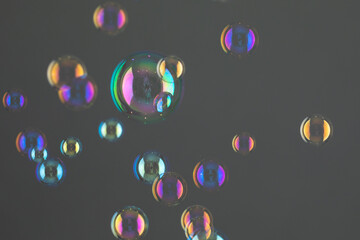 グレーの背景に映えるシャボン玉　Soap bubble	
