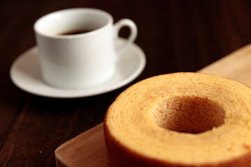 Eating Baumkuchen as a gift at a wedding ceremony at the table at tea time
 - obrazy, fototapety, plakaty