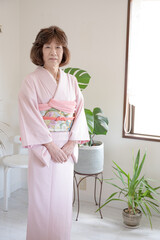 着物の日本人女性