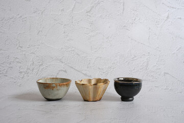 色々な食器、陶器、ガラス、白背景