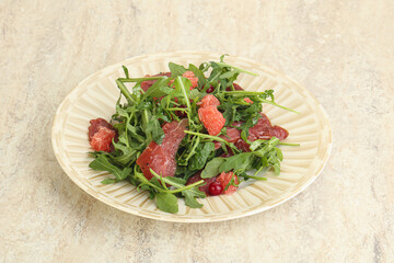 Duck salad with ruccola and grapefruit