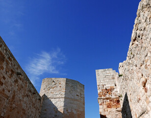 vista di resti e mura antiche a Zamora in Spagna