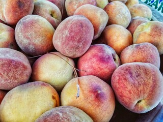peaches on a market stallfruit, food, peach, fresh, red, apple, healthy, ripe, market, peaches, juicy, organic, sweet, nature, diet, freshness, yellow, agriculture, nectarine, apples, health, natural,