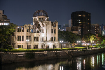 Fototapeta na wymiar ライトアップされた原爆ドーム　広島市の夜景　Lit up Atomic Bomb Dome at night in Hiroshima, Japan