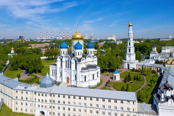 Obraz premium Aerial view of Nikolo-Ugreshsky monastery on sunny summer day. Dzerzhinsky, Moscow Oblast, Russia.