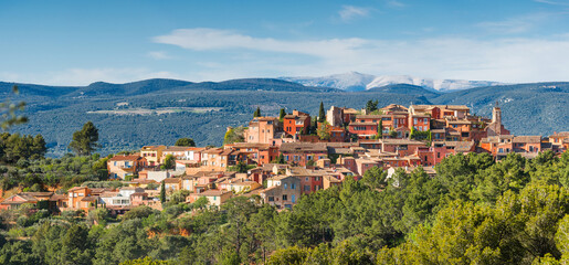 Roussillon village with Mount Ventoux in background, Vaucluse region, Provence, France  - obrazy, fototapety, plakaty