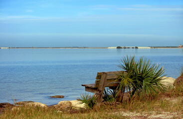 Fototapeta na wymiar Wooden bench facing the sea