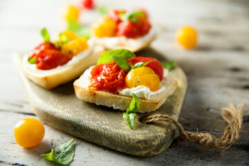 Tomato crostini with cream cheese and fresh basil	