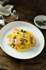 Pasta with shrimps and green pea