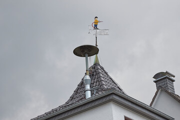 siren on the roof with a fireman figure