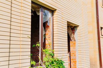 broken glass in the windows of abandoned houses.  - obrazy, fototapety, plakaty