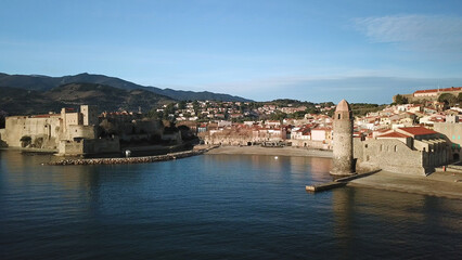 Fototapeta na wymiar La baie de Collioure par drone