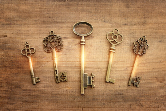 Top view image of old keys over wooden background