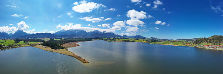 Luftbild vom Hopfensee bei schönem Wetter