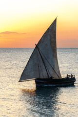 Obraz na płótnie Canvas heavy powerful african dhow sailing on the evening tide