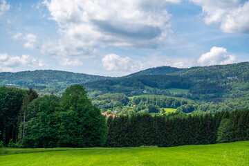 Obraz premium Landscape photos in the Bavarian Forest with fascinating clouds and blue sky