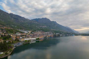 Fototapeta na wymiar Nice view of Lake Iseo at morning, on the left the city of lovere which runs along the lake,Bergamo Italy.