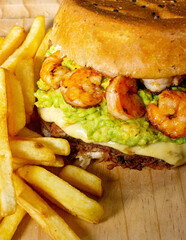 sandwich with fries camaron