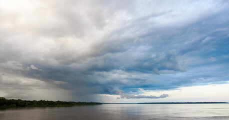 Obraz premium clouds over the lake