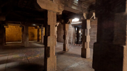 Fototapeta na wymiar Corridors of 1000 years old Hindu god shiva temple from Tamil Nadu, India