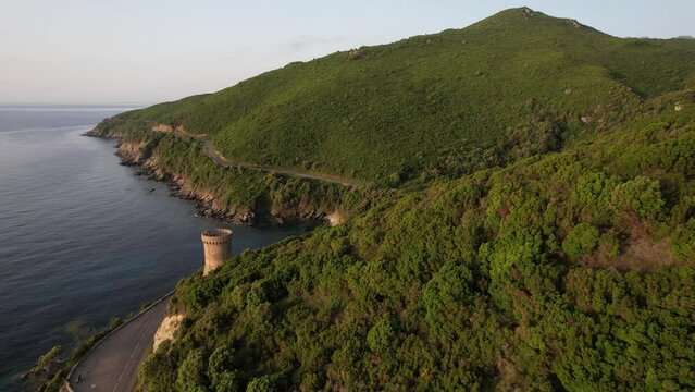 au desus du maquis et une tour g&eacute;noise - Haute-Corse