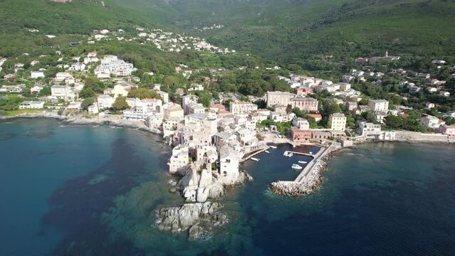 vue a&eacute;rienne matinale du village de p&ecirc;cheurs d'Erbalunga - Haute-Corse