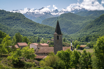 Fototapeta na wymiar Ercé, village pyrénéen dans le département de l'Ariège