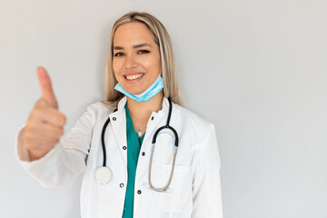 Fototapeta premium Doctors, infectionist, research and covid19 concept. Confident young happy female doctor show thumb-up, encourage people stay inside, fighting disease virus, wear face mask 