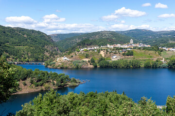 Vista panorámica del pueblo de Viana do Bolo. Ourense, España.