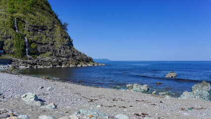 Obraz premium 日本海に直接注ぐ豪快な垂水の滝の情景＠石川