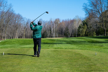 Amteur Golfin in a sunny day